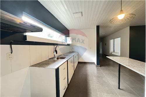 Alquilo Vivienda Moderna en Loma Plata