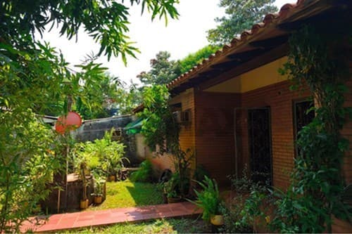 Alquilo casa en pte. Franco