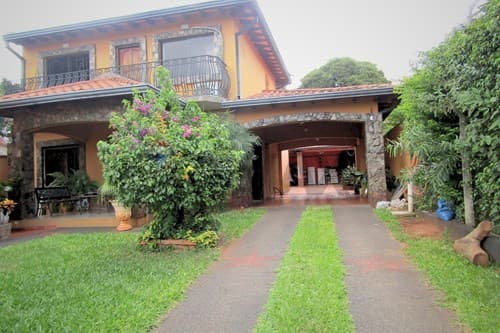 En venta casa de dos plantas - capiata