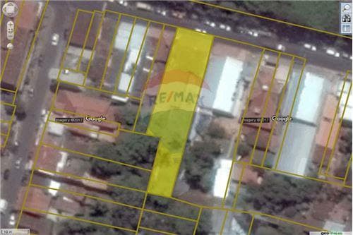Terreno de 877 M2 en el corazón comercial de Luque