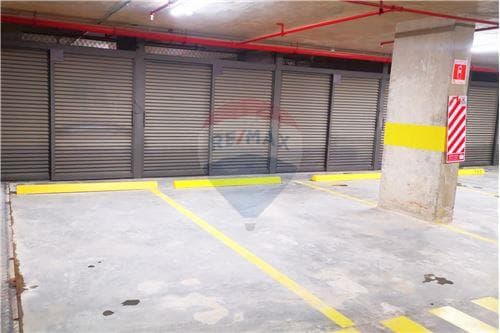 Bernardino: 1 hab y amplio balcón, cochera y baul!