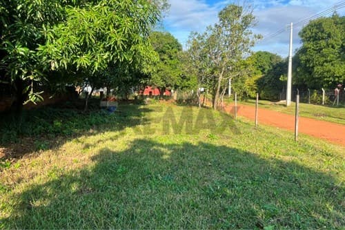 Vendo terreno en capiata