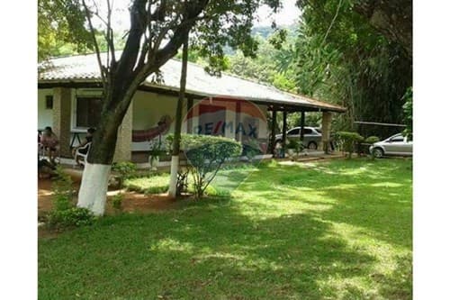 Alquilo casa amoblada con piscina en caacupe