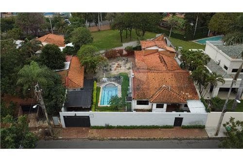 Residencia en Venta - B° Mcal. Estigarribia