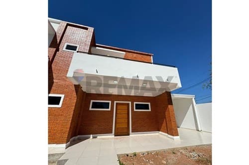 En venta duplex a estrenar 2 dorm. Lambaré