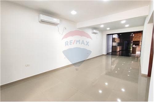 En venta amplia casa con 3 habitaciones en suite