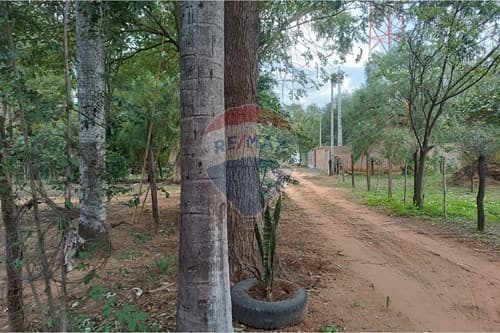 Casa con terreno en Ypane