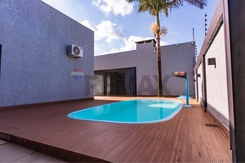 "Nueva y Lujosa Casa en Santa Rita, Alto Paraná"