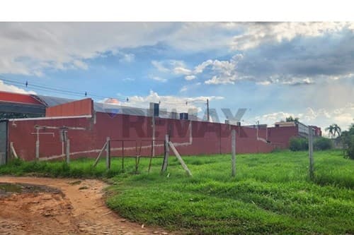 Vendo terreno en laurelty Luque