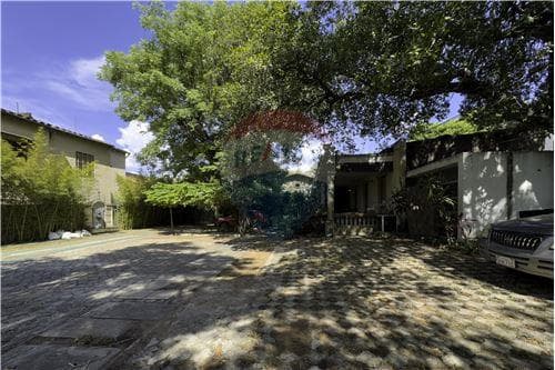 En venta terreno sobre av.Colon de 1722 M2