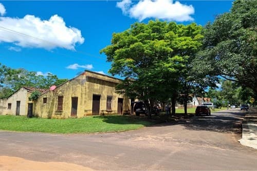 Esquina amplia en Venta en Acahay
