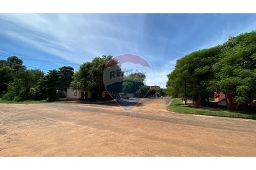 Vendo Propiedad céntrica en esquina - Gral Aquino