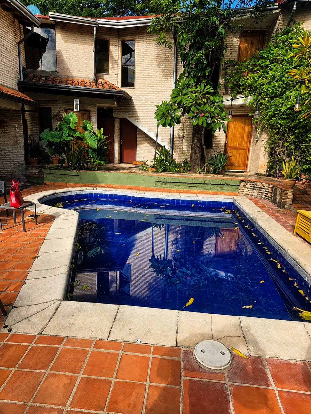 Alquilo dúplex en condominio zona avda peron