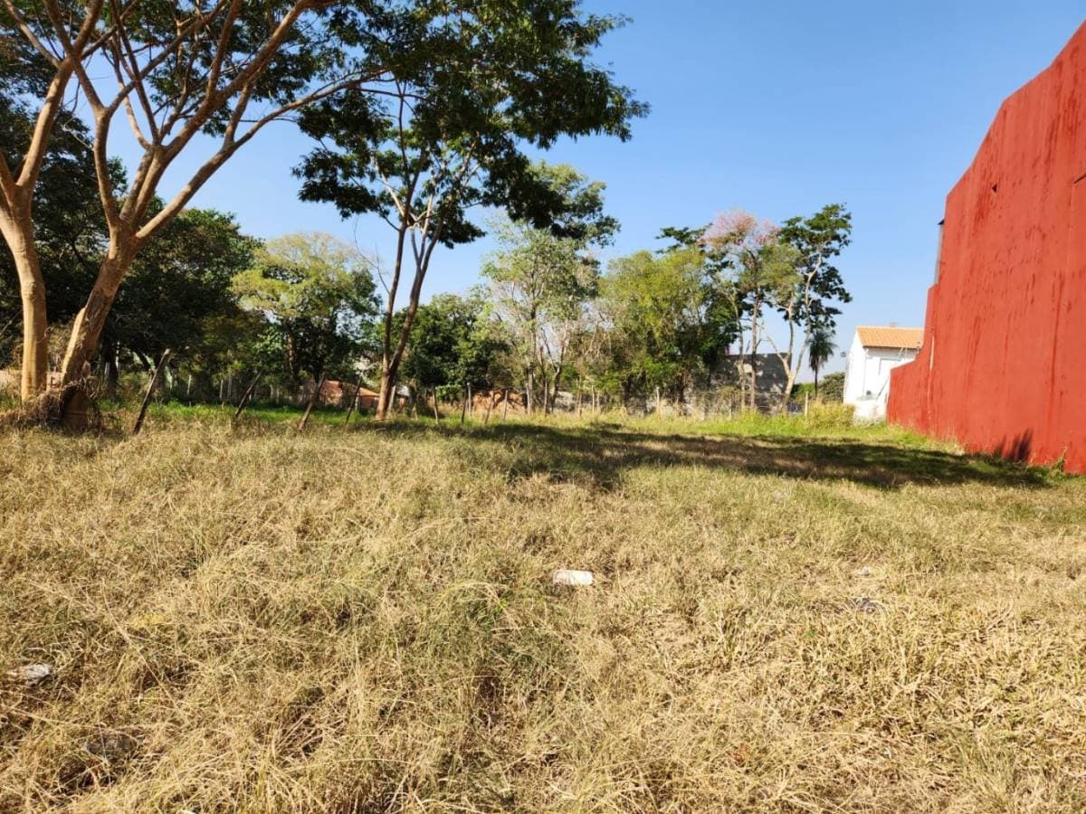 Vendo terreno de 360 m2, a una cuadra de la Avda. 1° de Marzo