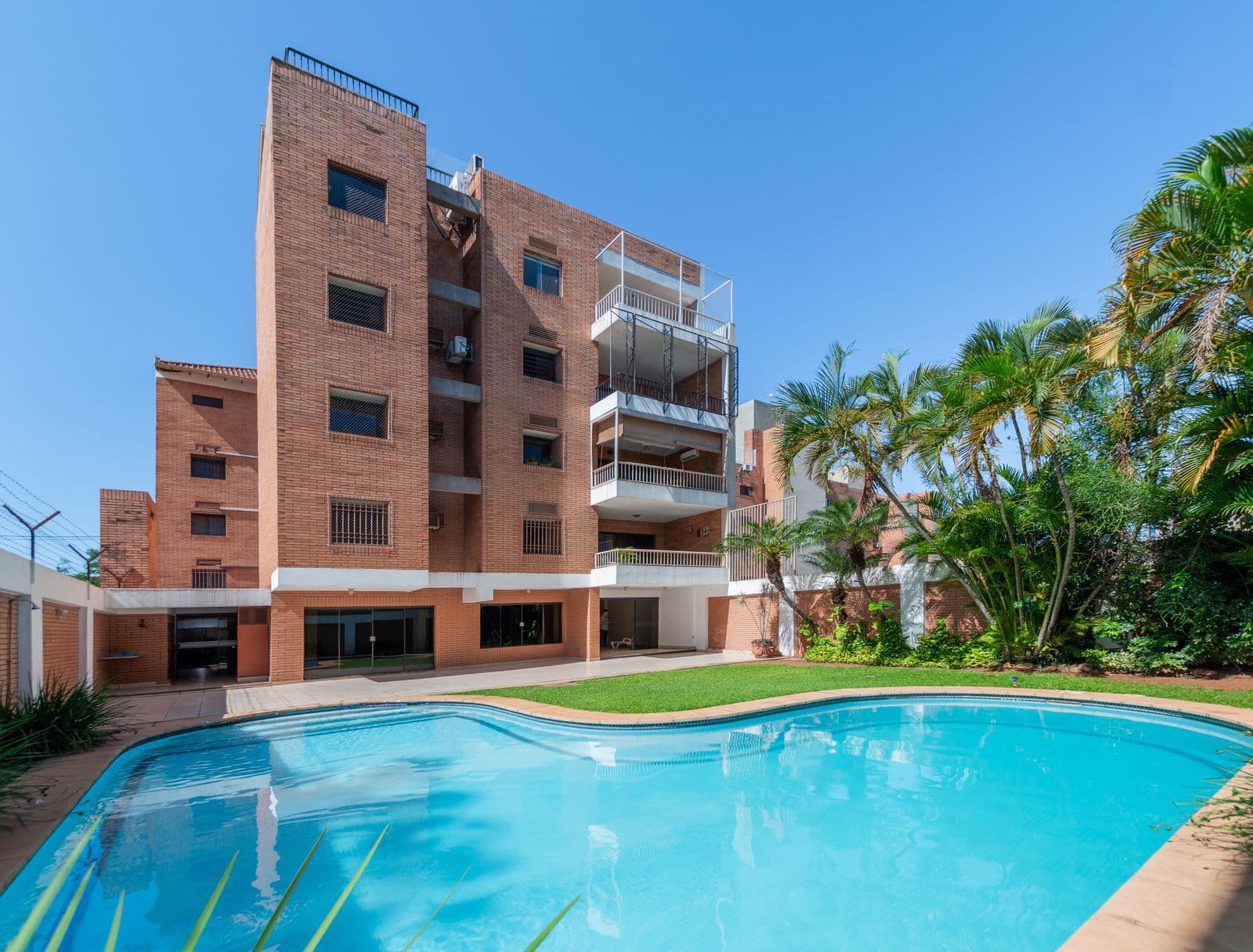 En oferta departamento de 3 dormitorios en Barrio Manora