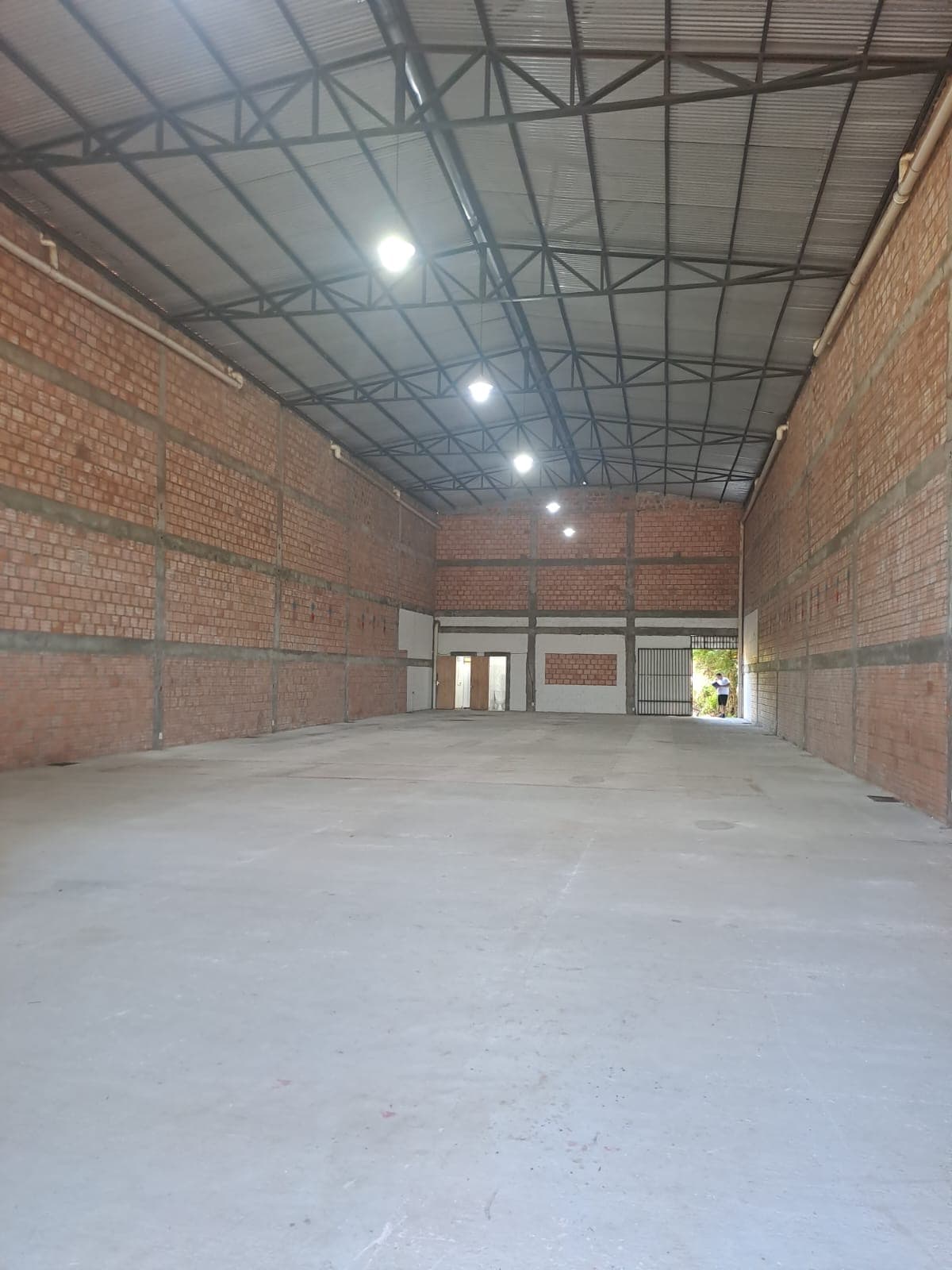 Alquilo tinglado en San Lorenzo