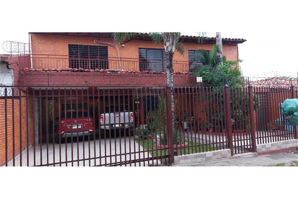 En venta casa en Luque laurelty
