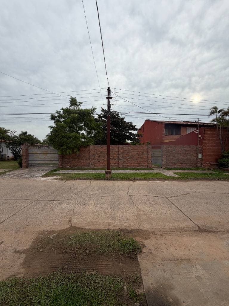 Casa 3 Dorm. En Grupo Habitacional | Ytay