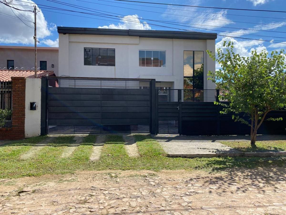 Alquilo casa para uso comercial