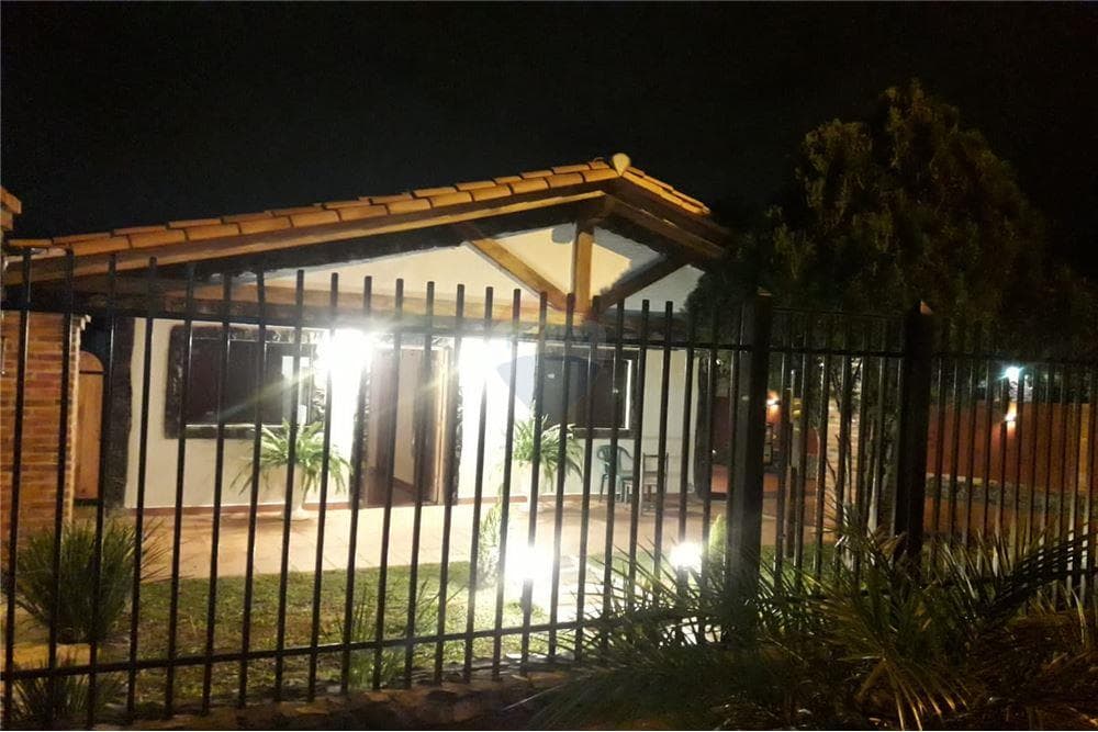 Hermosa casa a estrenar en capiata