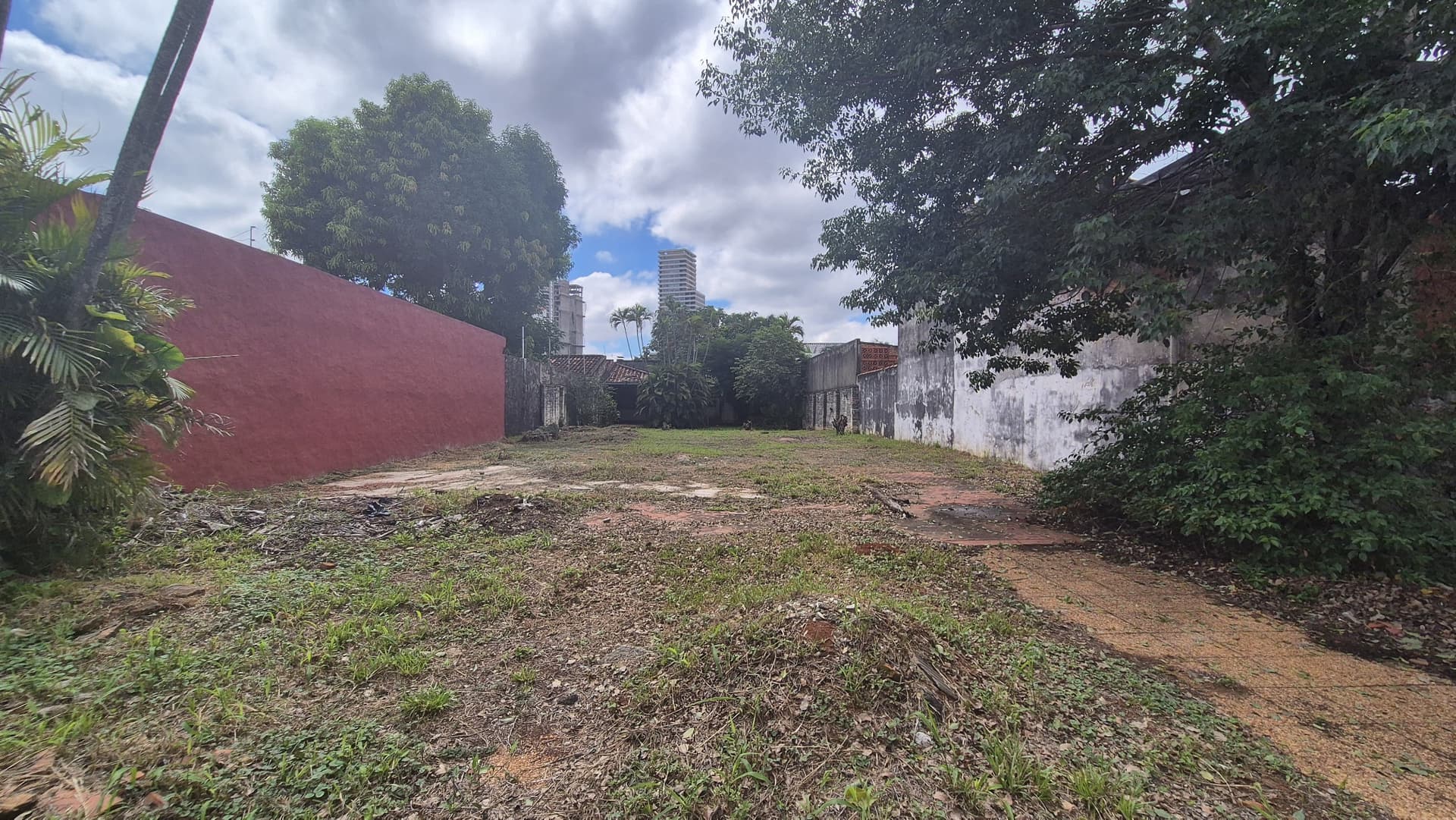 Vendo Terreno de 646 M2 en Asunción, Barrio Ycua Sati