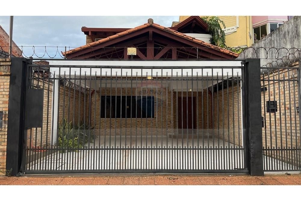 Alquilo casa semi amoblada barrio Herrera asuncion