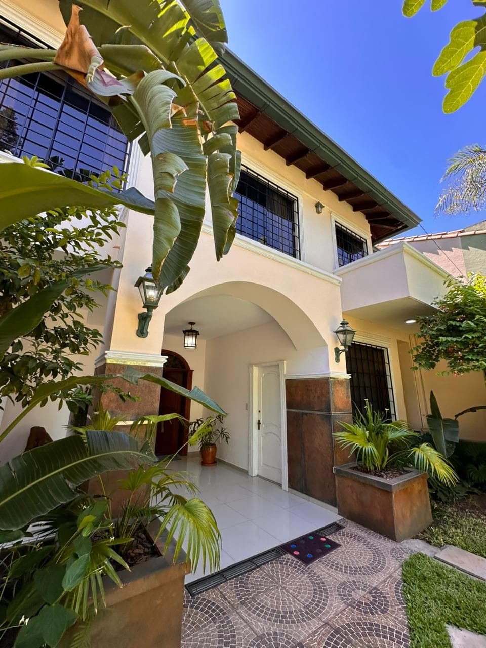 En Venta Lujosa Casa en Asunción Las Lomas