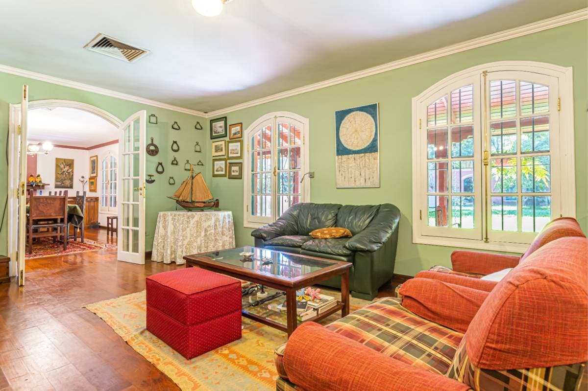 Residencia Amplia de estilo colonial en zona de del Colegio Goethe