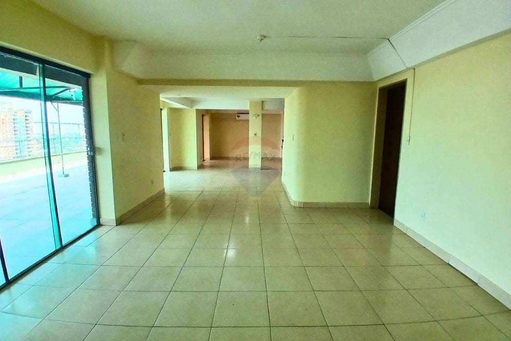 Alquilo amplio departamento