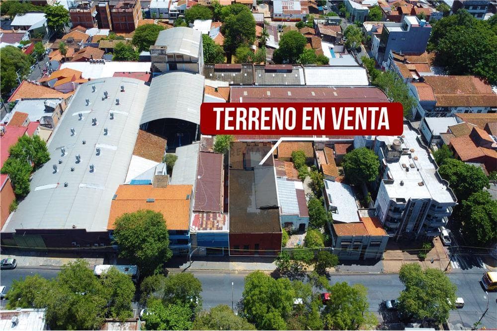 Vendo terreno con construccion sobre avenida colon