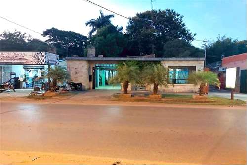 Vendo casa sobre asfalto en caacupe