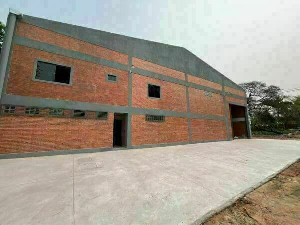 Alquilo tinglado a estrenar!! Con oficina en mra