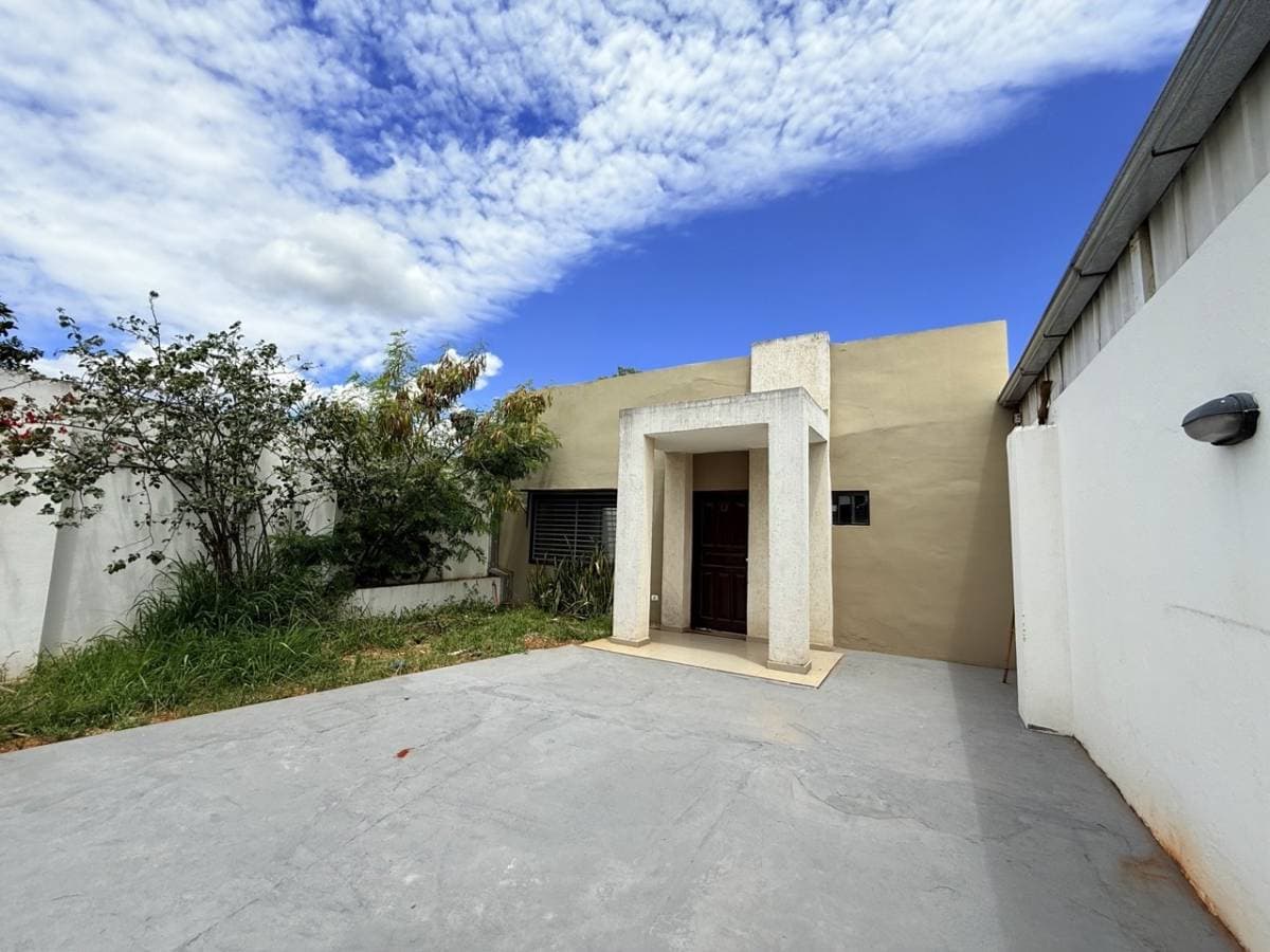 En venta casa en esquina a una cuadra de Américo Picco