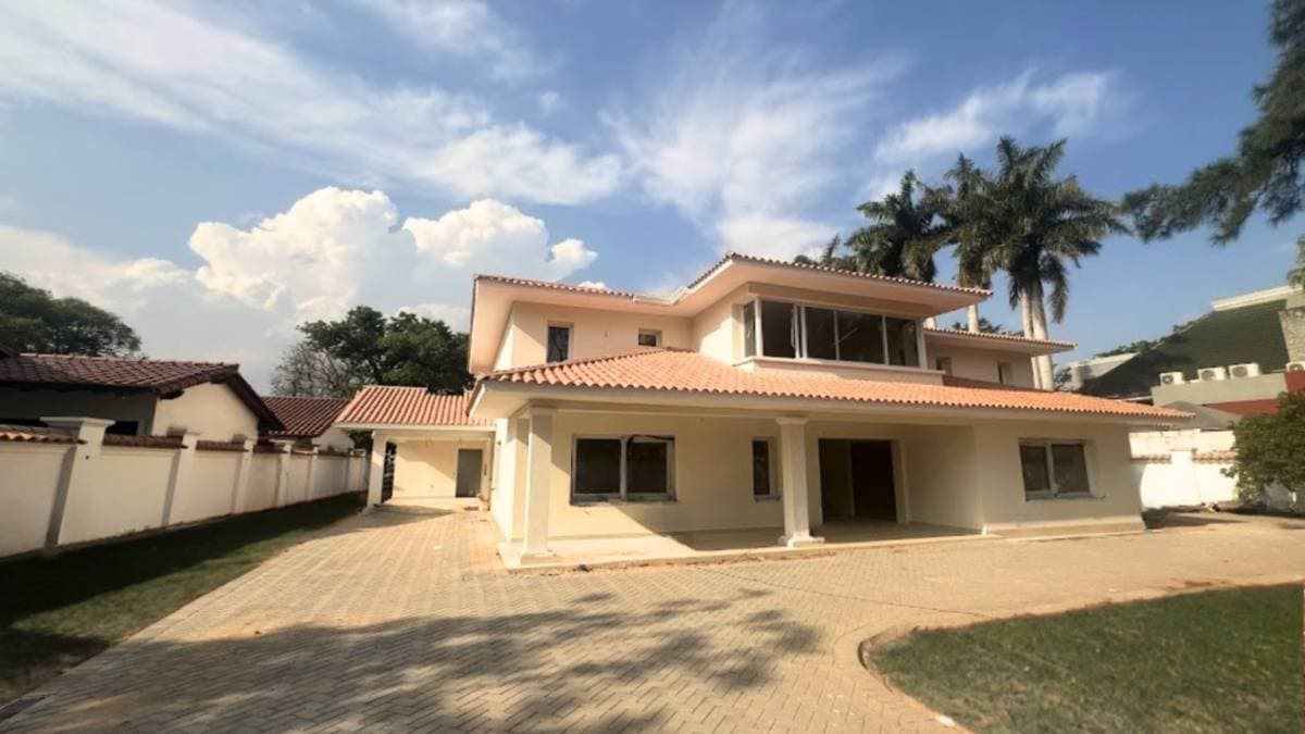 ALQUILO Residencia de Lujo en Barrio Mariscal Estigarribia – Asunción