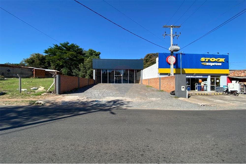Alquilo deposito con showroom en Villa Elisa