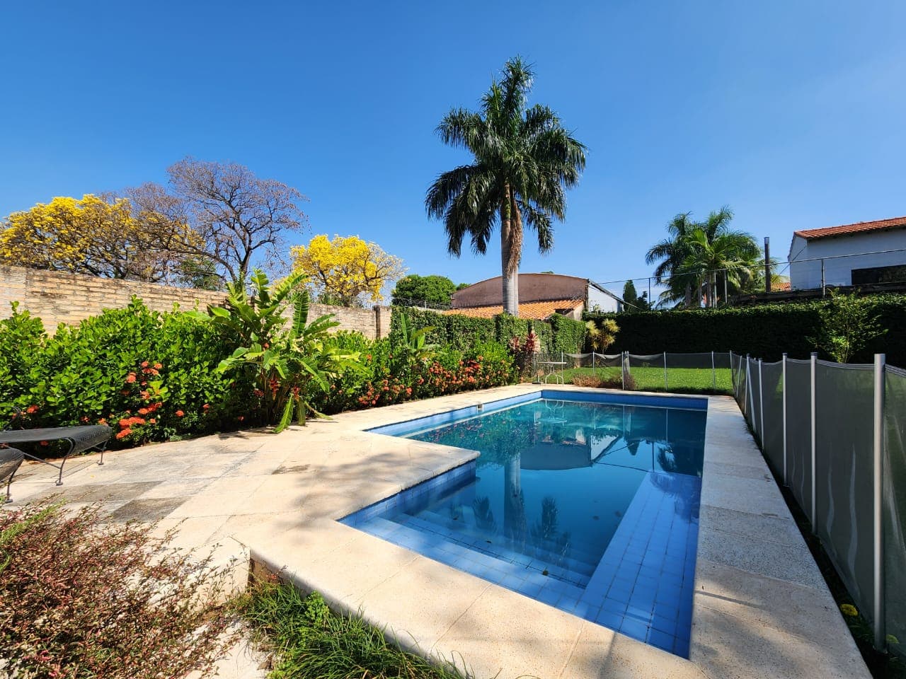 Hermosa residencia con amplio jardin - barrio san cristobal