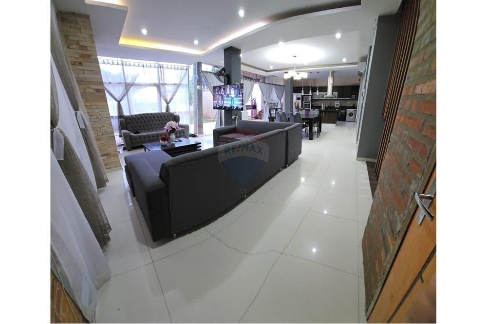 Alquilo moderna casa con piscina bo. Los nogales
