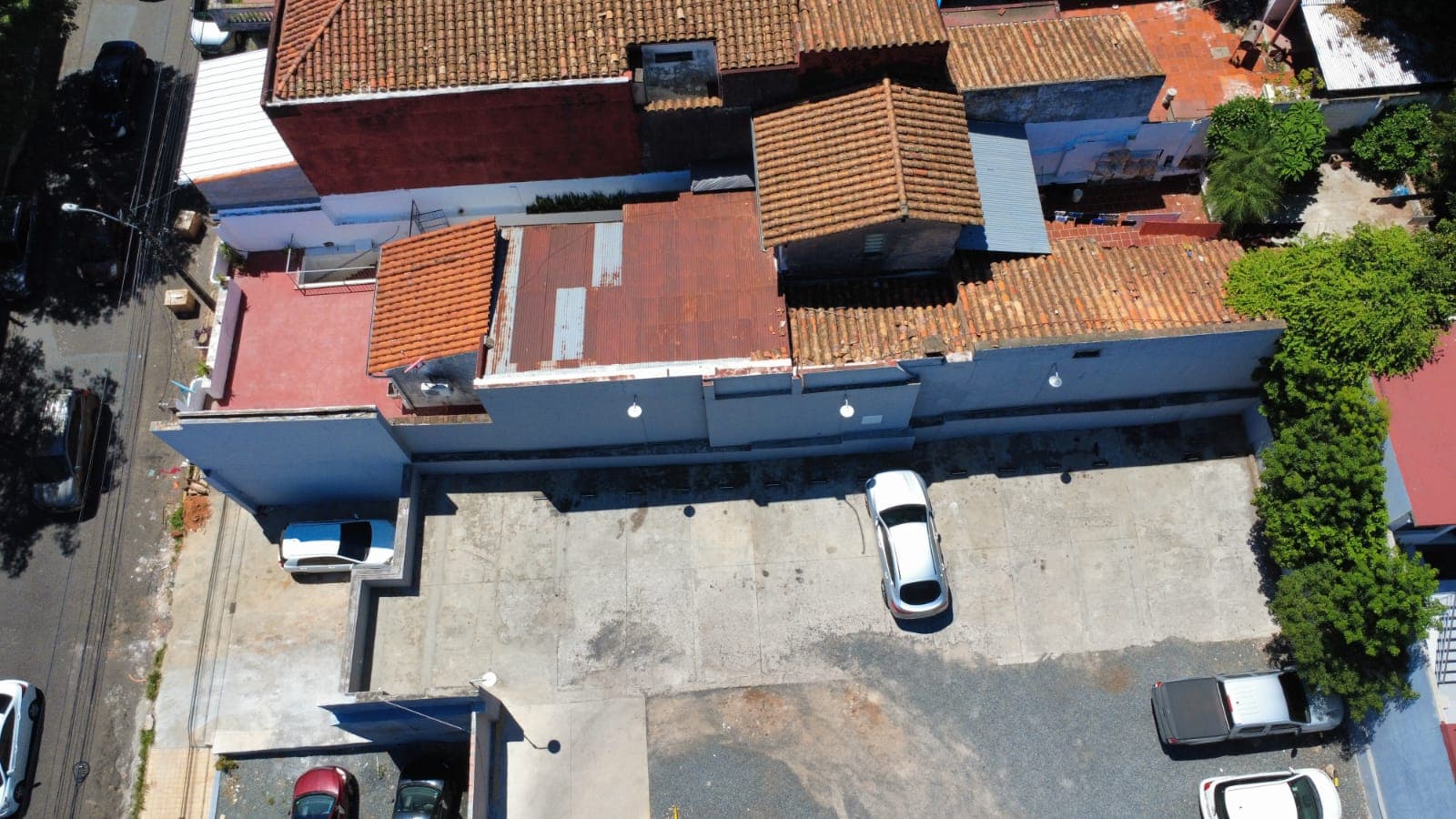 En venta casa a demoler zona Salesianito, Barrio Pettirossi de Asunción