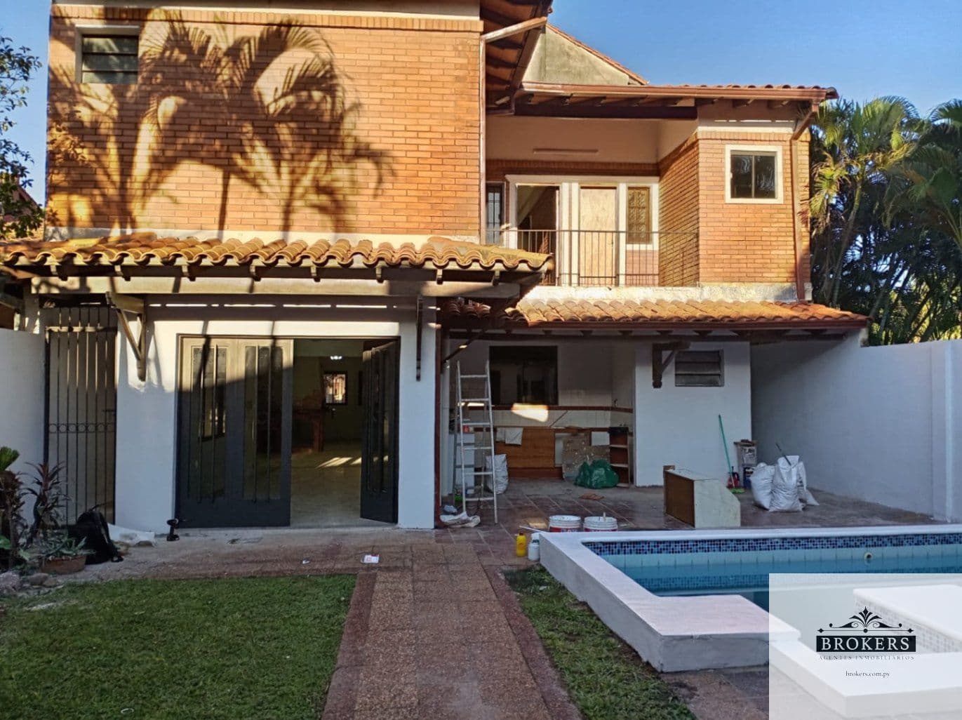 Alquilo Casa para oficina o vivienda 8 ambientes en Villa Morra