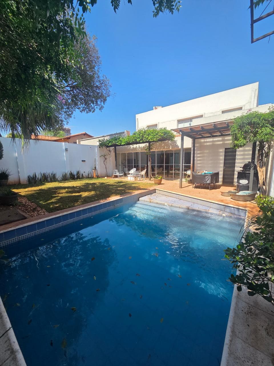 Alquilo Hermosa Residencia En Bo.Carmelitas