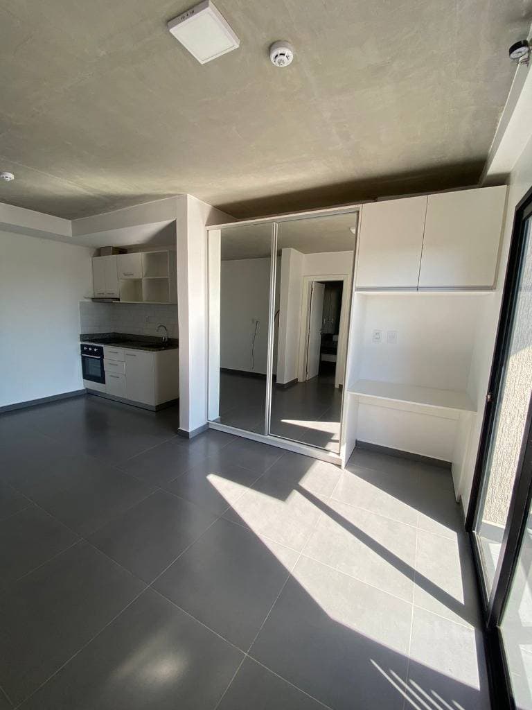 Alquilo hermoso monoambiente de 31 m2 + cochera en Barrio Jara