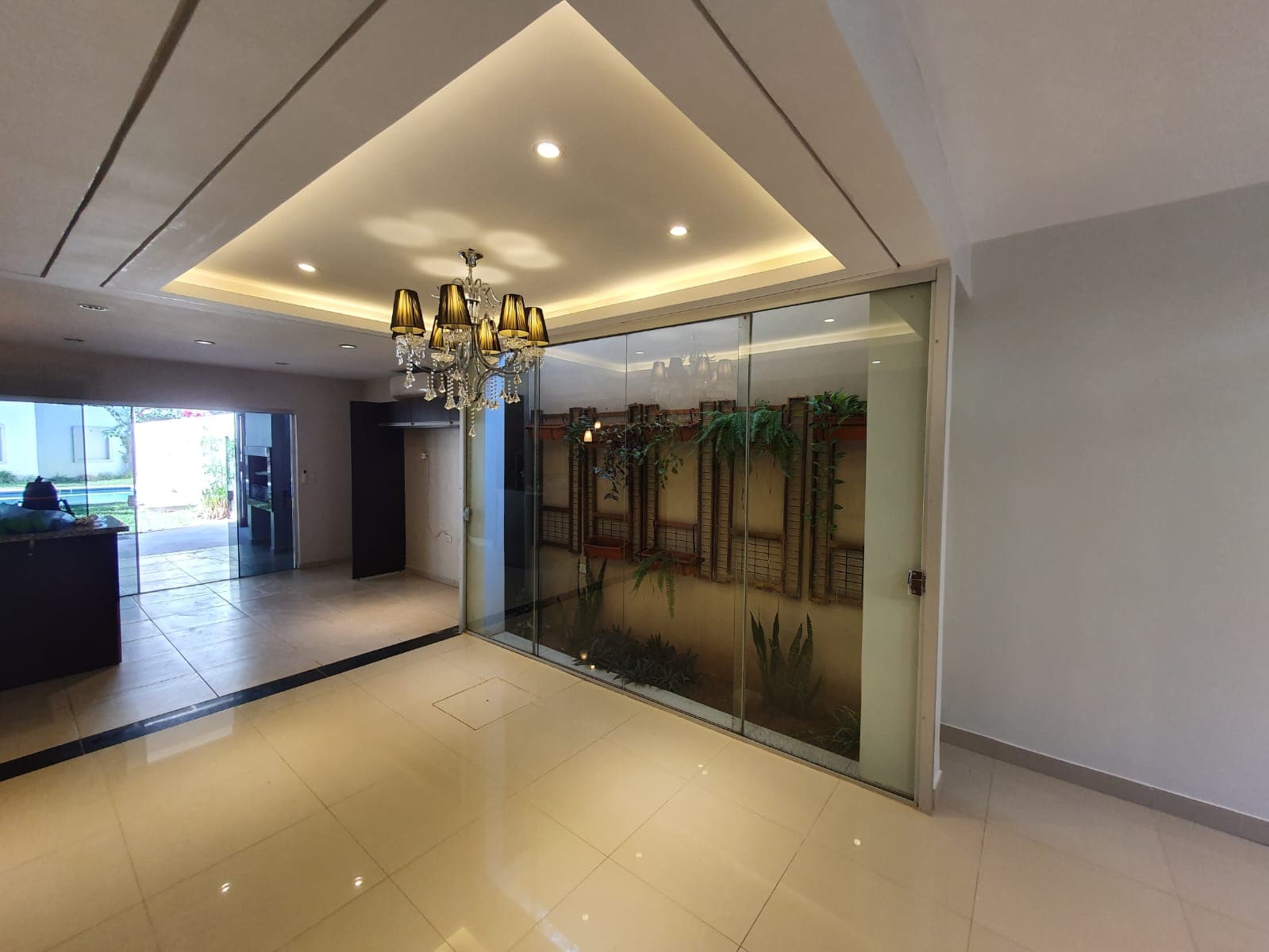 Vendo hermoso y amplio duplex - zona yacht terreno: 191 m2