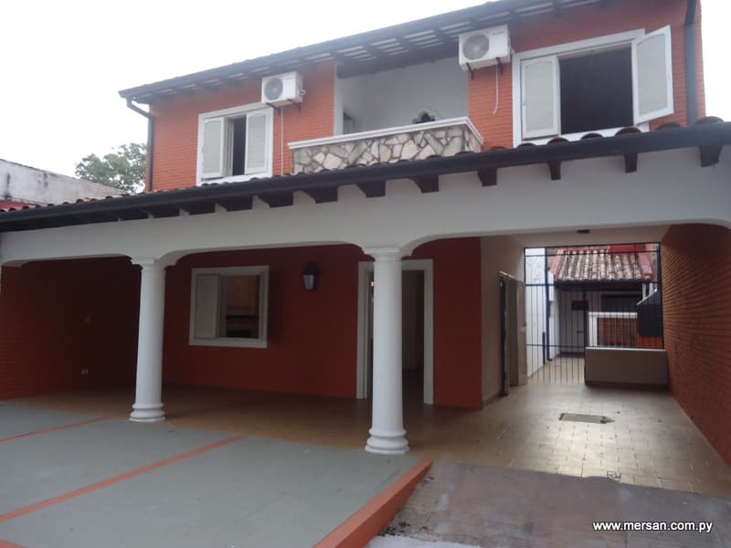 Casa 3 Dorm. + área Servicio / Sajonia, Zona Comisaría 2° (cod. 219)