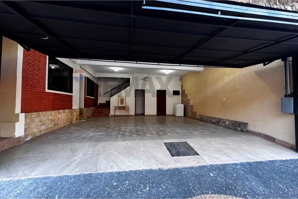 Alquilo fabulosa casa en sajonia!
