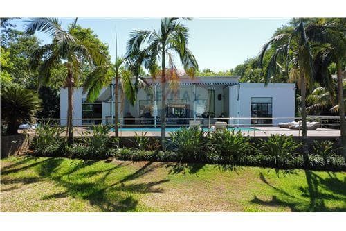 Vendo casa frente al rio en Villa Elisa