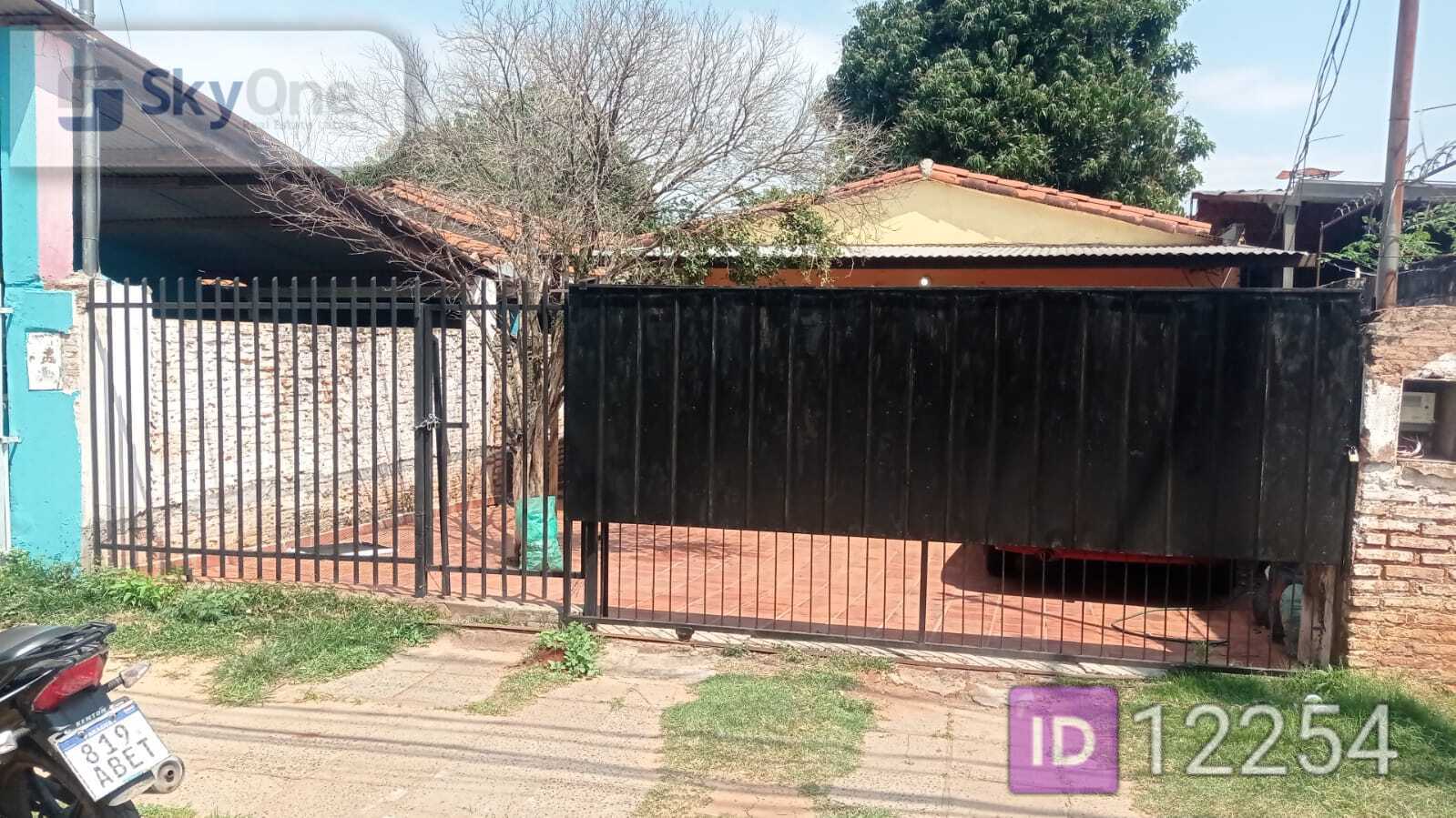 Vendo casa de 2 habitaciones en Lambaré
