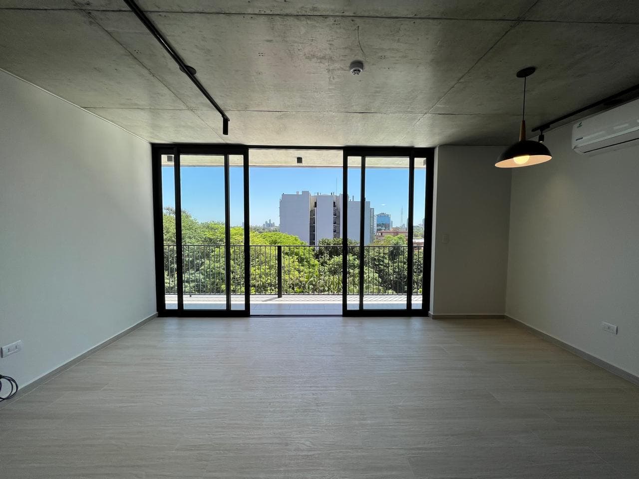 Vendo departamento de 2 dormitorios zona shopping Villa Morra