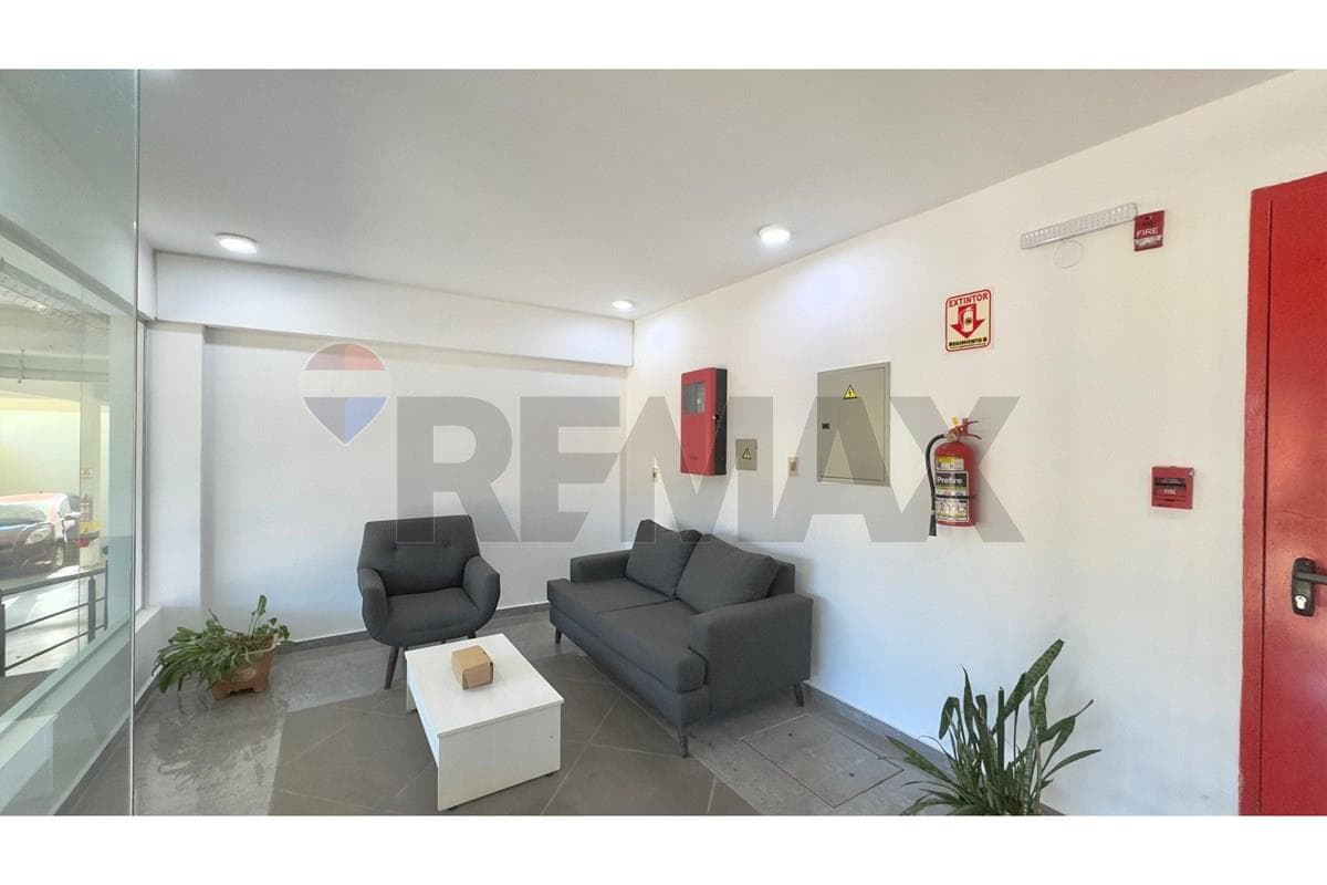 Departamente de 1 hab con cochera en barrio Obrero