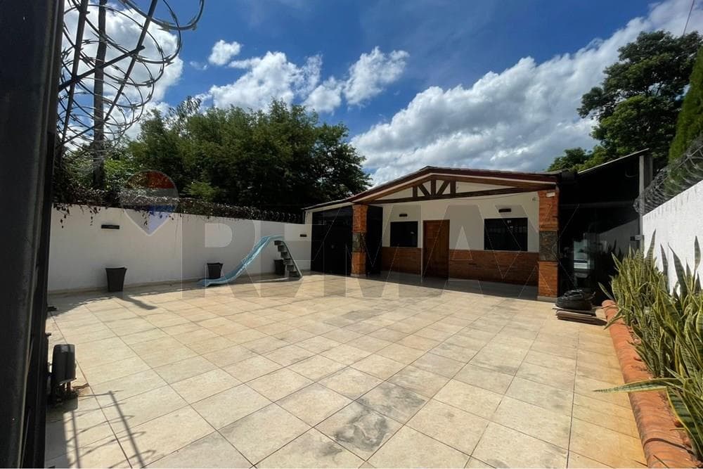 Casa - Alquiler - Luque, Central, Paraguay