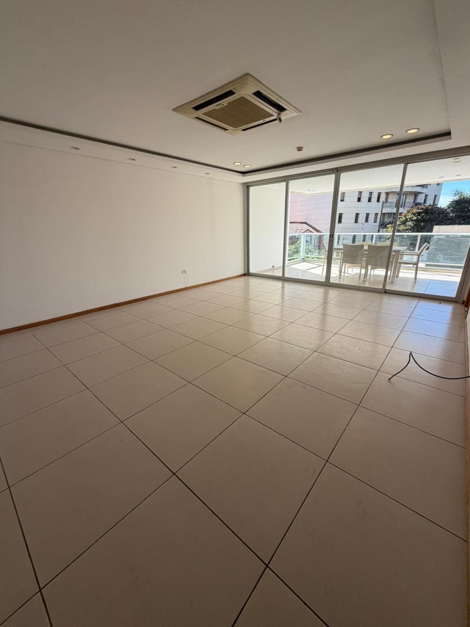 Alquilo amplio Departamento de 3 Dormitorios | Barrio Mariscal López